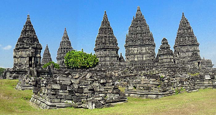 'Prambanan Temple Compund' by Asienreisender